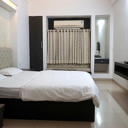 Hotel Paradise Nágpur Kültér fotó